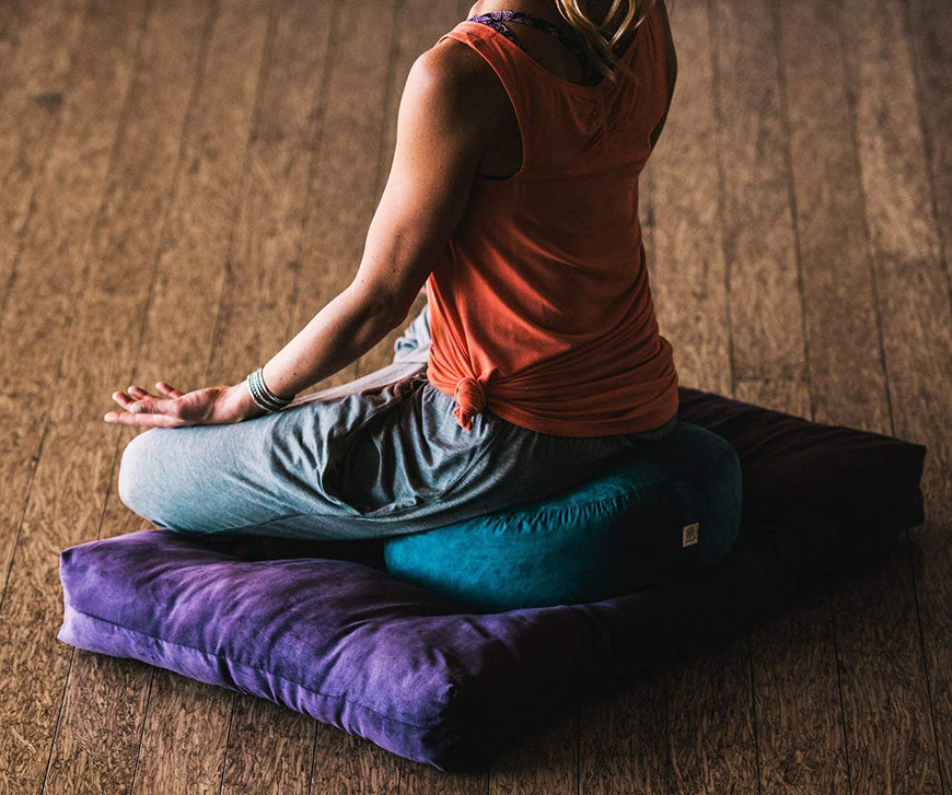 Comment choisir entre un bolster yoga et un zafu ?