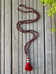 Collier Mala pompon rouge grenat et pyrite perle naturelle