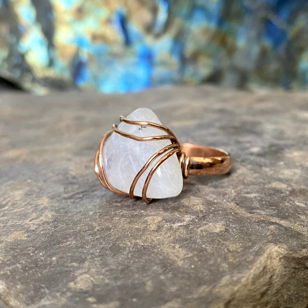 bague-pierre-de-lune-cuivre-triangle-femme