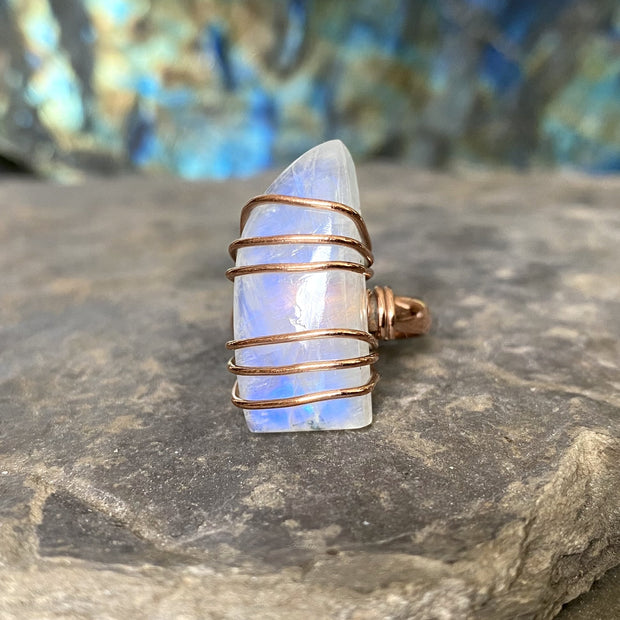 bague-pierre-de-lune-cuivre-pointe