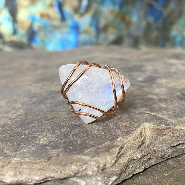bague-pierre-de-lune-cuivre-triangle