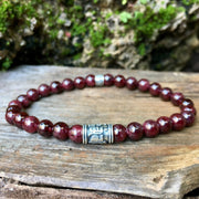 bracelet mala bouddhiste en grenat rouge