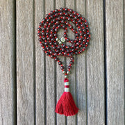 Collier Mala grenat et pyrite pompon rouge