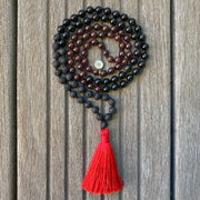 Collier Mala lave grenat tourmaline pompon rouge