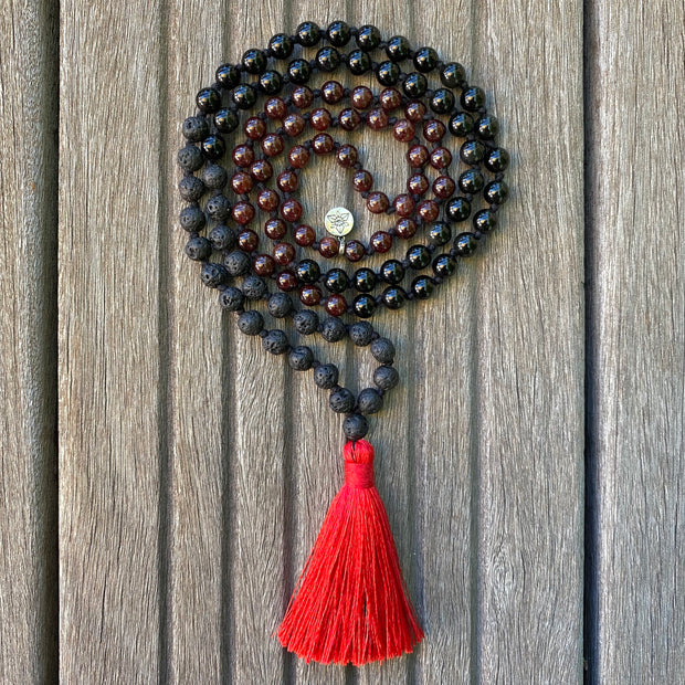 Collier Mala lave grenat tourmaline pompon rouge