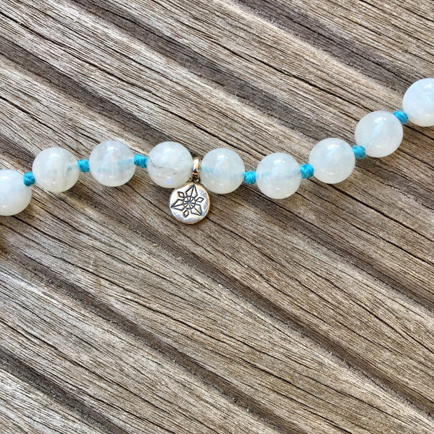 Collier Mala Luxe « Eveil spirituel » Cyanite, Apatite, Aigue-Marine et Pierre de lune - 8 mm,  - Ankora