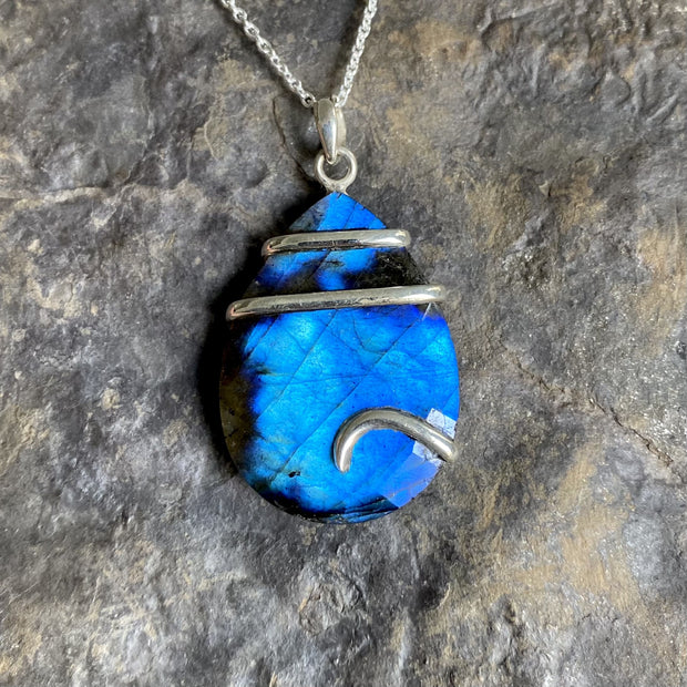 pendentif-labradorite-spectrolite-bleu