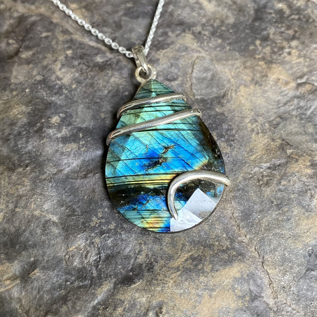 pendentif-labradorite-reflets-bleu-foncés