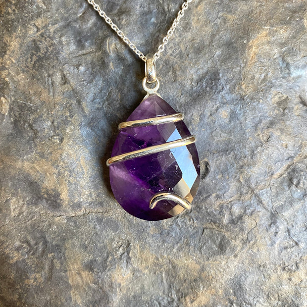 pendentif-goutte-d'eau-amethyste-pour-femme