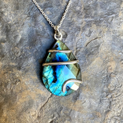 pendentif goutte d'eau en labradorite