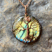 pendentif en labradorite et arbre de vie