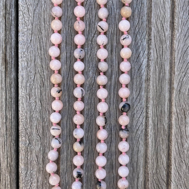 Collier Mala « Amour » Opale rose et Rudraksha - 8 mm - Ankora